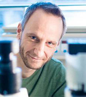 雅科·范·雷嫩教授，荷兰癌症研究所。